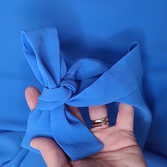 CeCe Flowy V-Neck Long Sleeve Bow Tie-Cuff Blouse in Tropic Night Blue - NWT - Picture 15 of 17